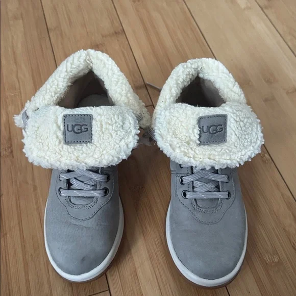 UGG Gray Winter Boots with Cozy Lining - Picture 6 of 8